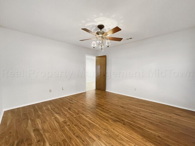 Building Photo - 841 S Atkerson Ln