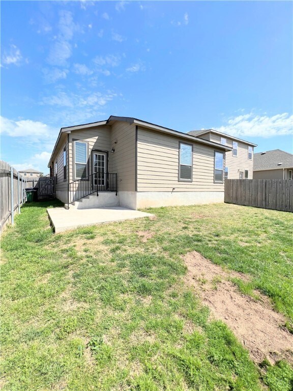 Building Photo - 901 Solitude Dr