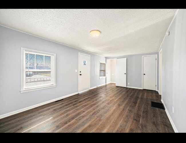 Building Photo - 405 Newton St