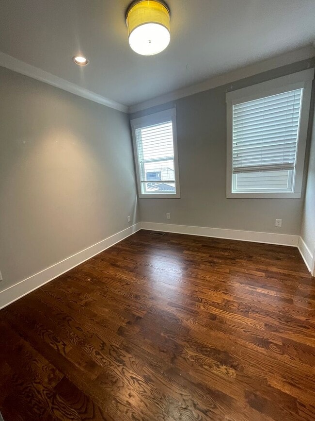 Building Photo - 1104A W Grove Ave