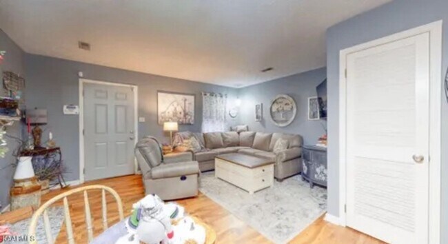 Building Photo - 2BR/ 1.5BA Townhouse in Bearden w/ 1 car garage