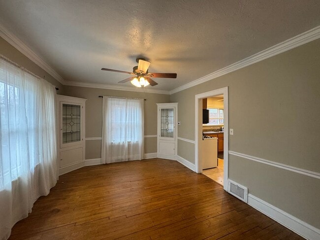 Building Photo - Three Bedroom Home Located in University Heights