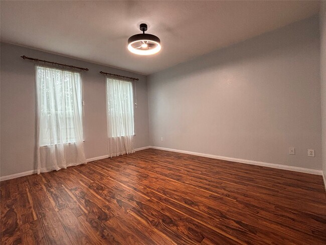 Building Photo - 3126 Valley Ct