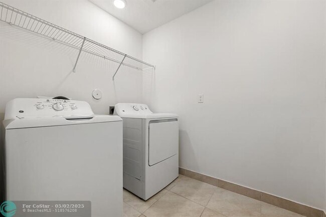 Building Photo - 214 Preserve Trl S