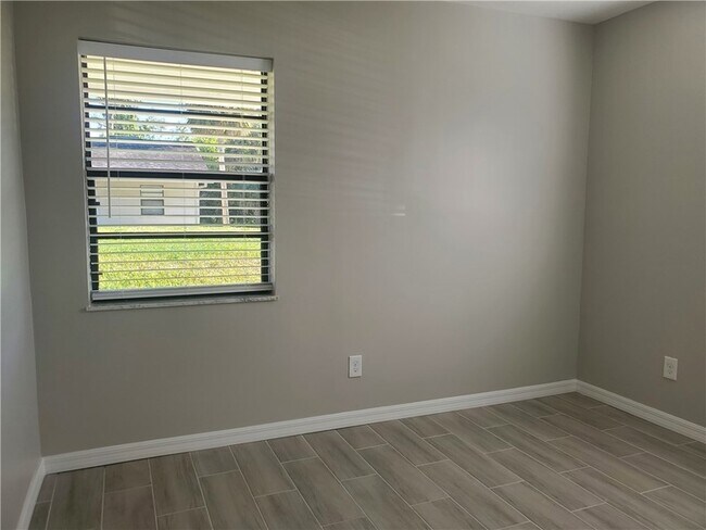 Building Photo - 3300 S 7th St