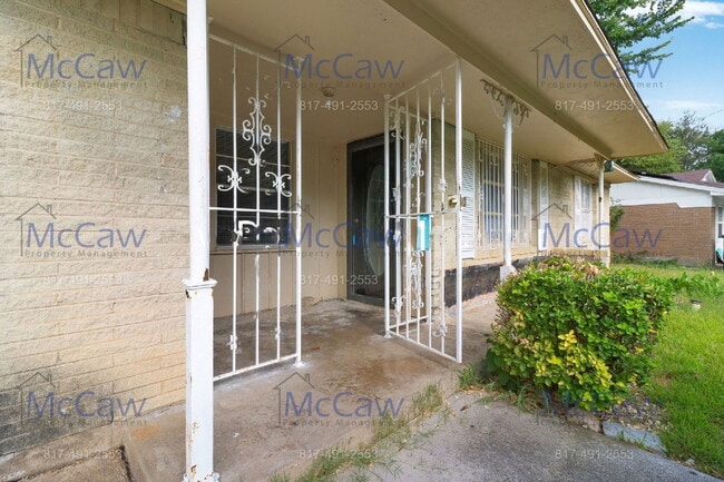 Building Photo - 425 Highcrest Dr