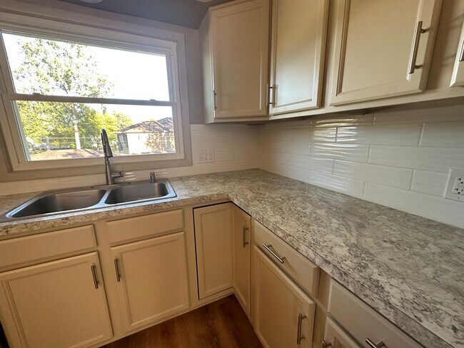 Building Photo - 203 Denrose Dr
