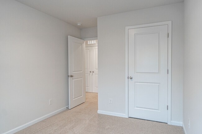 Building Photo - 207 1st St