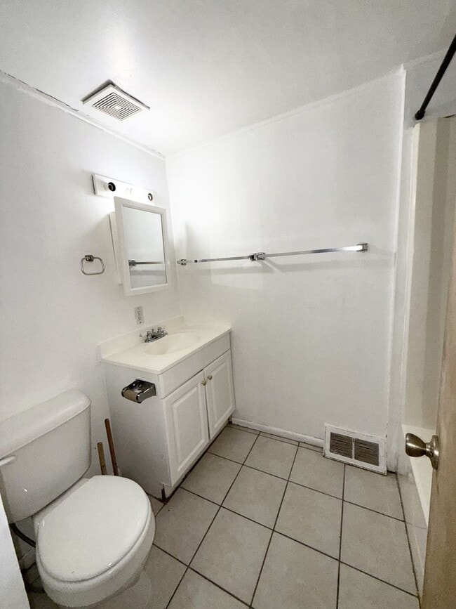 Building Photo - 1409-1409 1/2 18th Ave