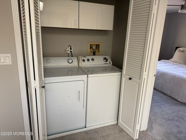 Building Photo - 28 Melrose Dr