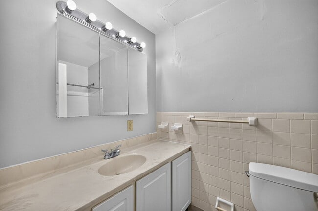 Building Photo - 2971 Deckebach Ave