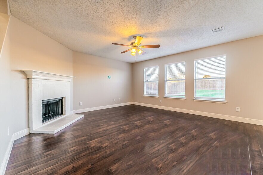 Building Photo - 813 Post Oak Trail
