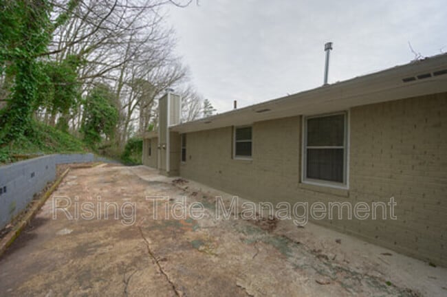 Building Photo - 401 Lance Ln