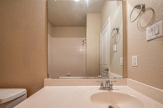Building Photo - 18302 Red Oak Manor Ln