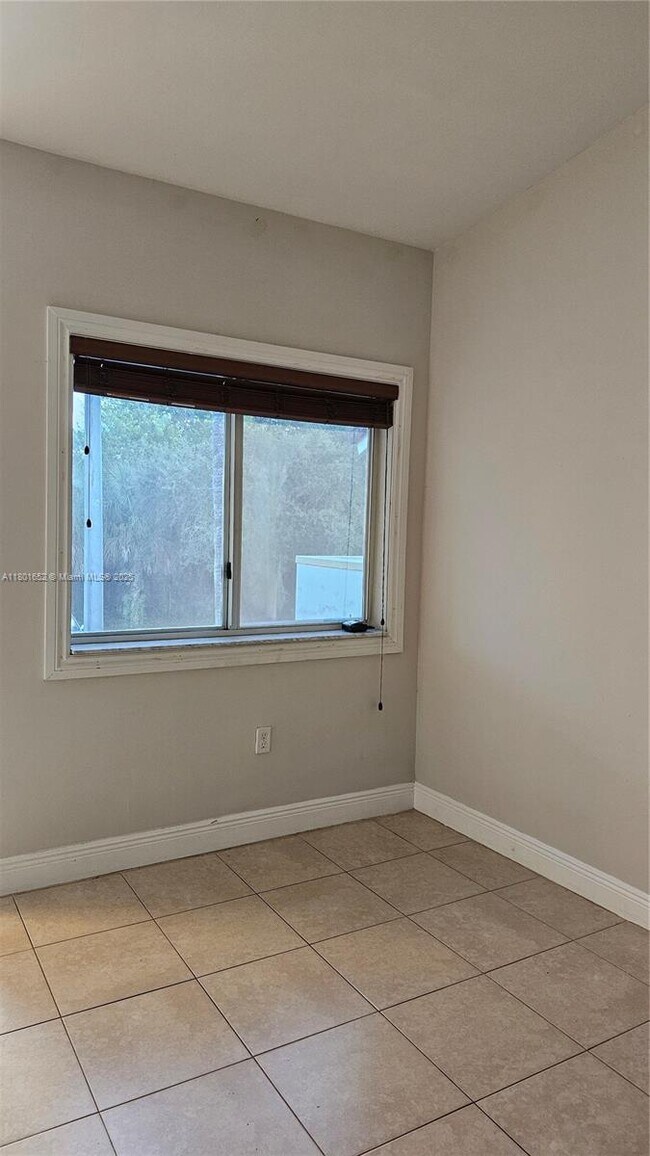 Building Photo - 4785 SW 62nd Ave