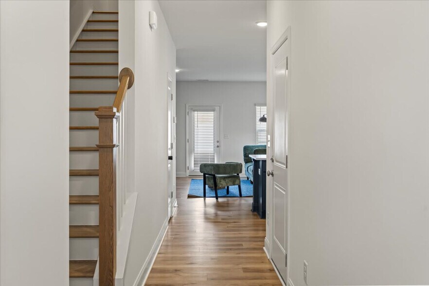 Building Photo - 7047 Lash Ln