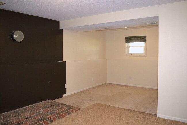 Building Photo - Great 3 Bed 2 Bath House!