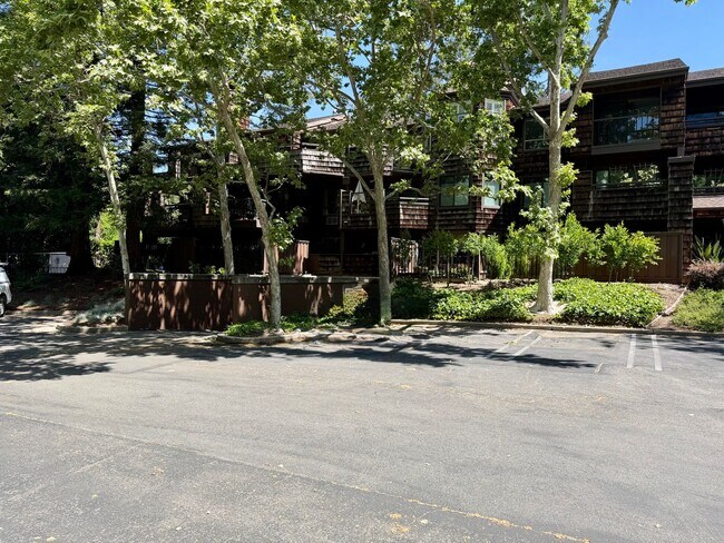 Building Photo - Luxury Condo in Heart of Downtown Los Gatos