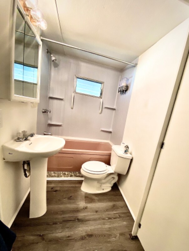 Building Photo - 915 49th Ave Terrace W