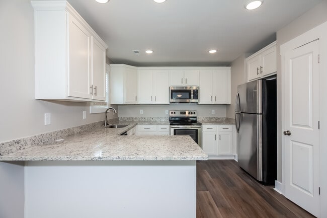 Building Photo - 607 N Scruggs St