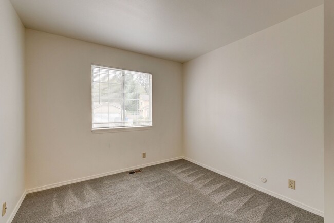 Building Photo - Three Bedroom Home with attached garage