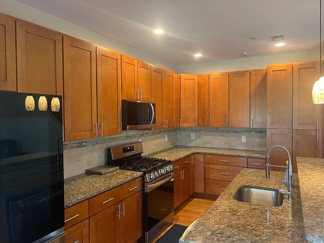 Building Photo - Carriage Style Townhome Now Available in W...