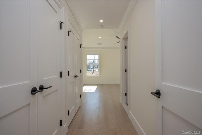 Building Photo - 7 Victoria Ln