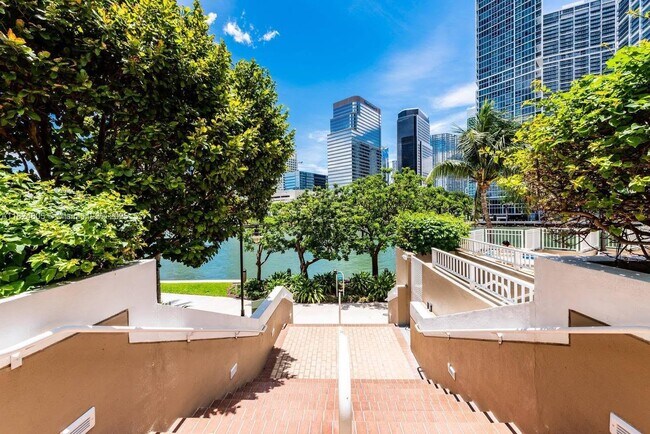 Building Photo - 801 Brickell Key Blvd