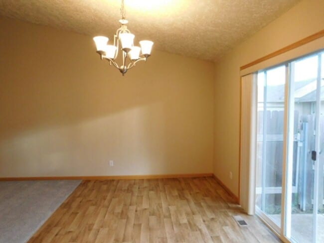 Building Photo - 3Bd/2Ba Single Story House - Available Soon!