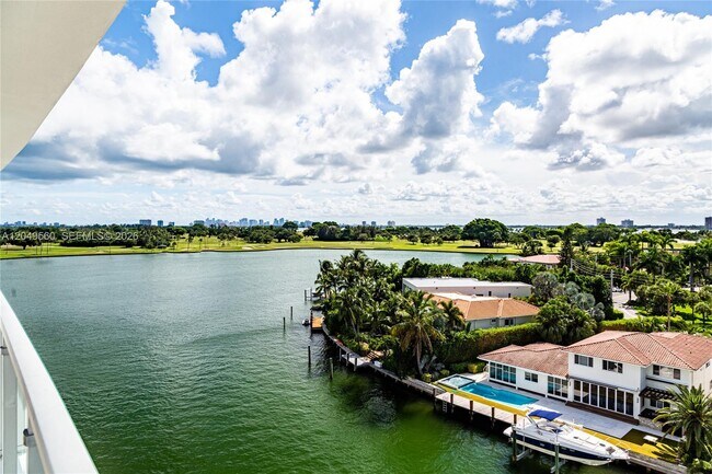 Building Photo - 9400 W Bay Harbor Dr
