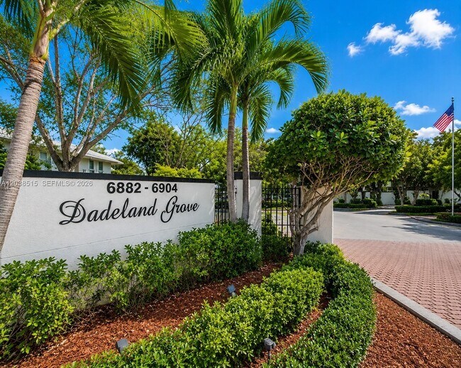 Building Photo - 6904 N Kendall Dr