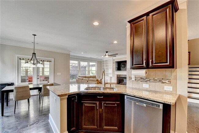 Building Photo - 11653 Parkside Ave