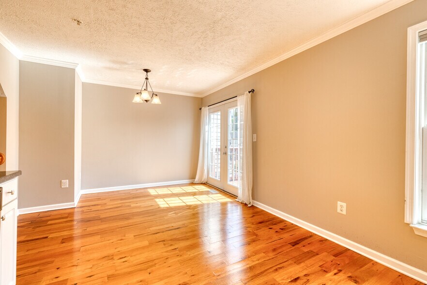 Building Photo - 490 Crestridge Way