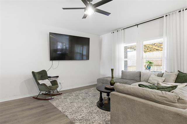 Building Photo - 807 Cormorant St