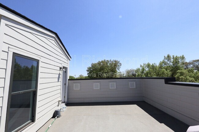 Building Photo - 1500 W Moore St