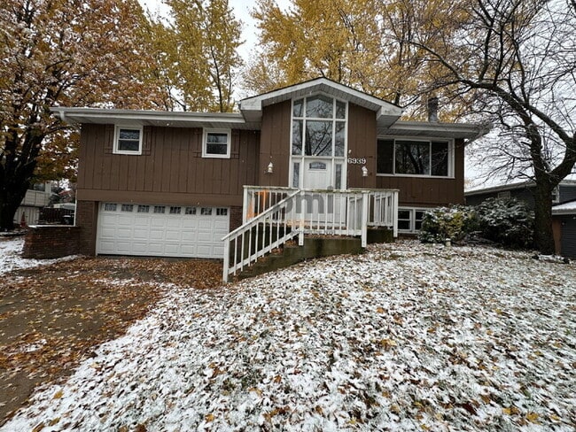 Primary Photo - 6939 W 85th Ave