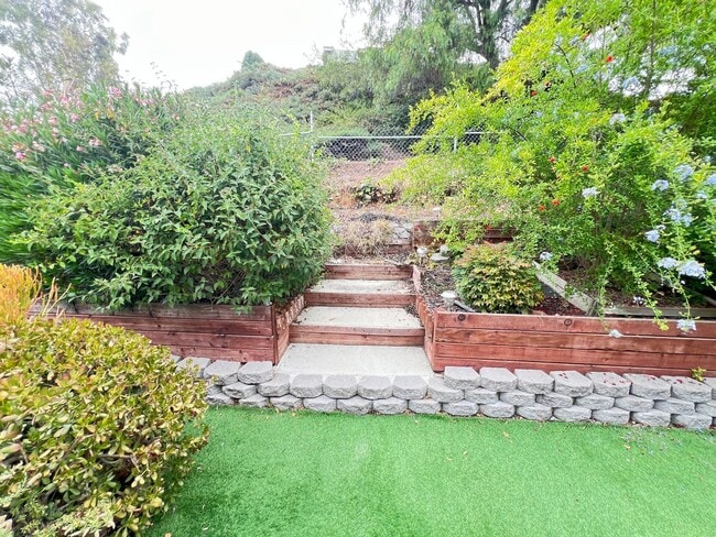 Building Photo - Lovely 4 Bed 3 Bath Brea Home With SOLAR