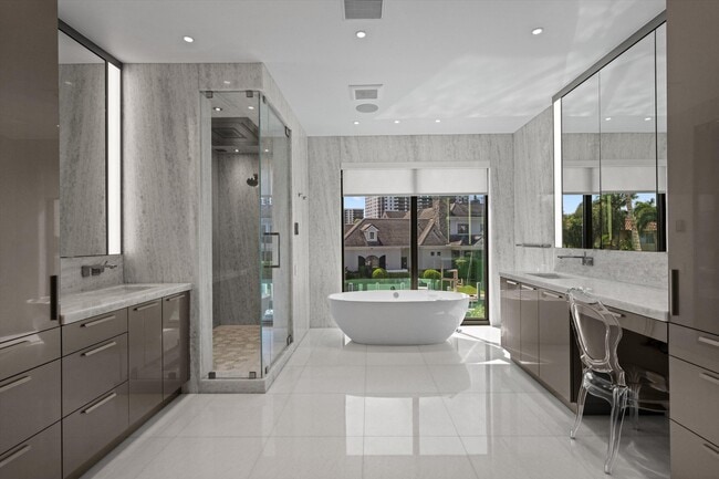 Building Photo - 7474 NE Bay Cove Ct