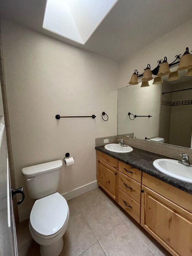 Building Photo - 2009 Autumn Ln