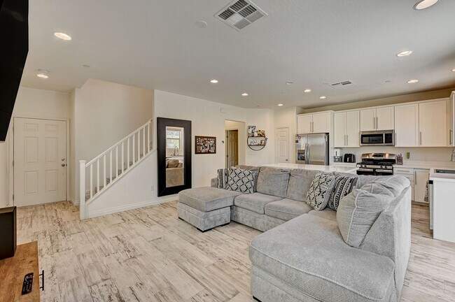 Building Photo - Stunning Southern Highlands three bedroom!