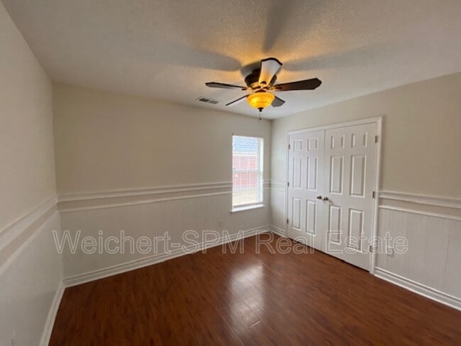 Building Photo - 325 Mossy Springs Dr