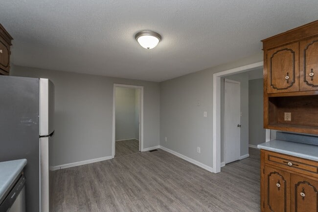 Building Photo - Updated 2 BD/ 2 BA home in Harrisburg avai...