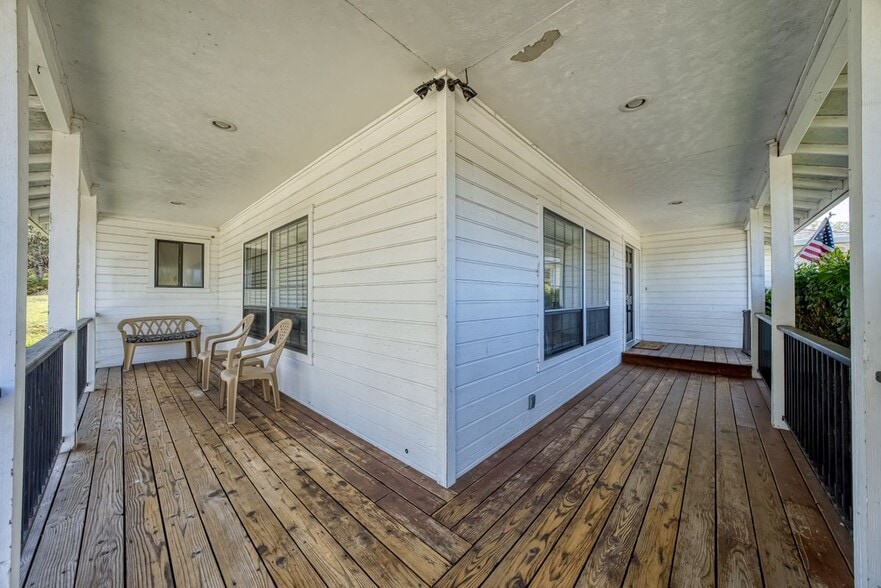 Building Photo - 805 Jerry Dr