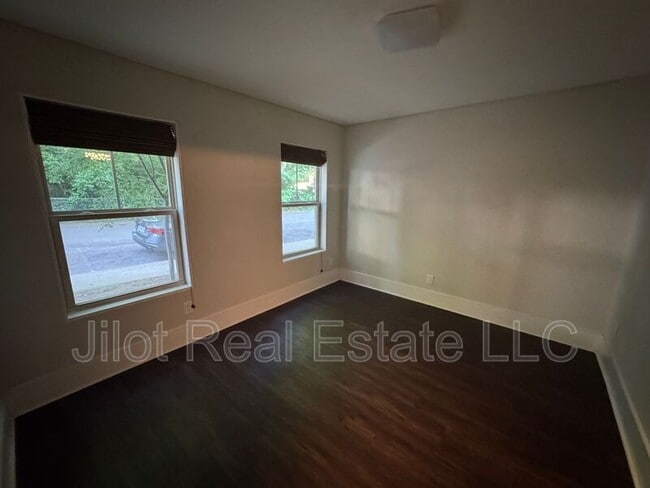 Building Photo - 1280 Dahlgren Lane