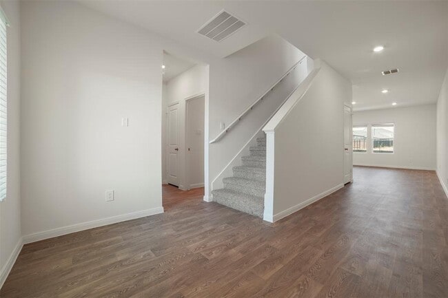 Building Photo - 313 LAS LOMAS Dr