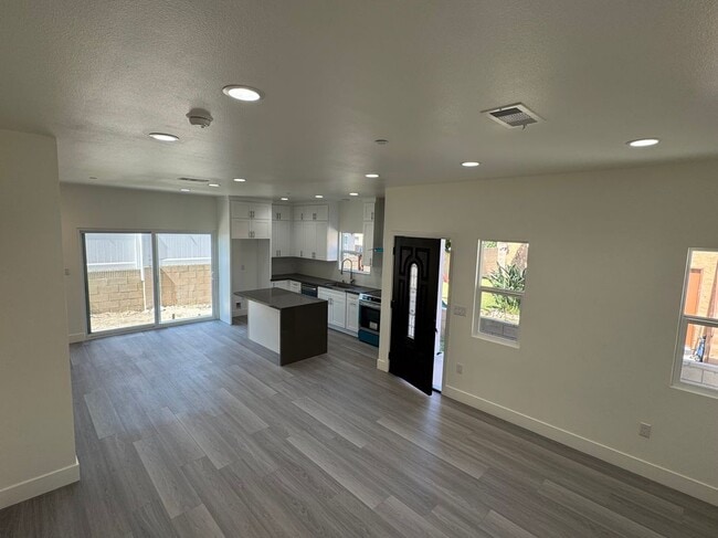 Building Photo - 7871 Glencoe Drive