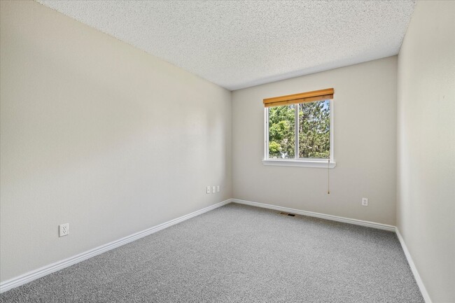 Building Photo - 4 Bed, 3 bath home in Parker