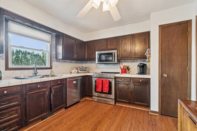 Building Photo - 1245 Michelle Ct