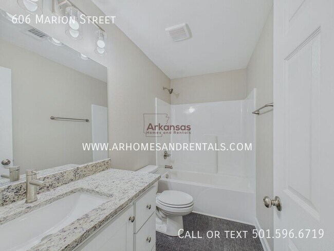 Building Photo - 606 Marion St