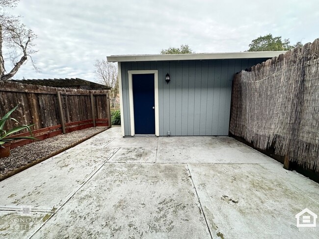 Building Photo - Charming 2 Bedroom Townhouse – Prime Location, Available Now!